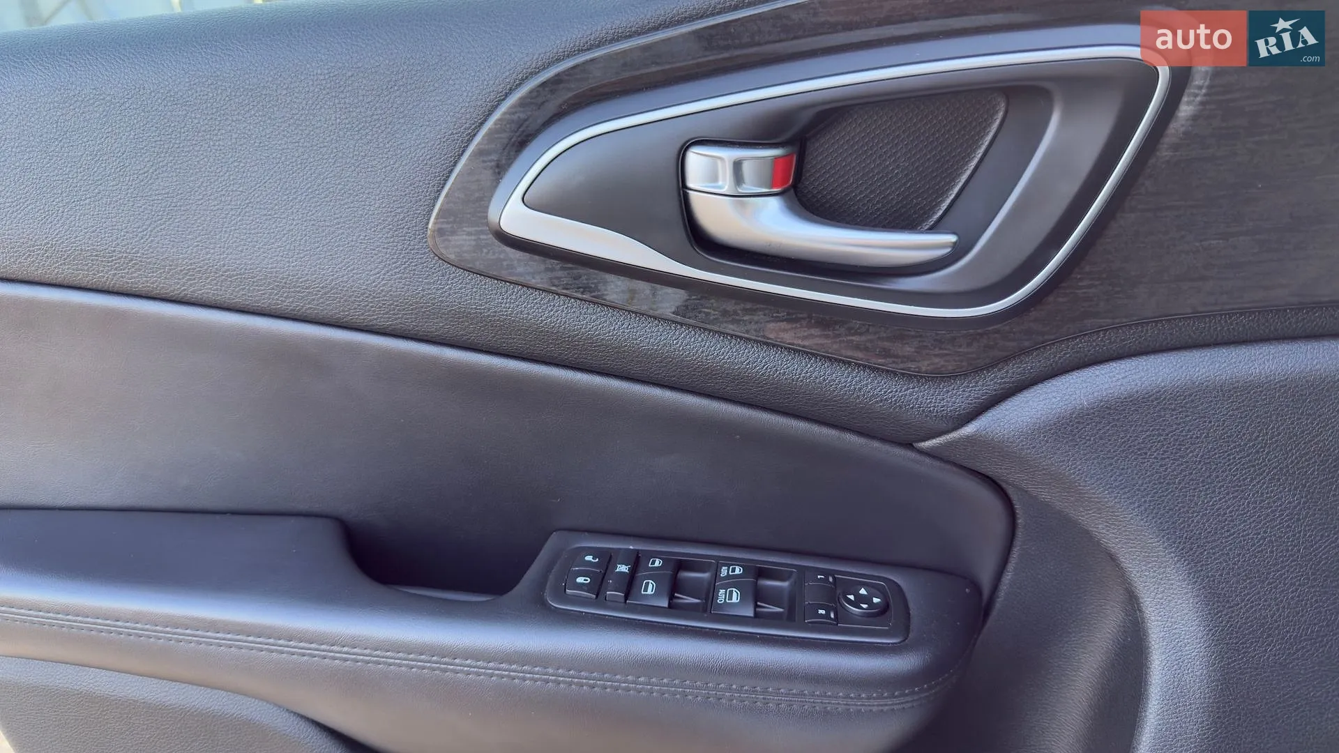 2014 Chrysler 200 - мініатюра 25