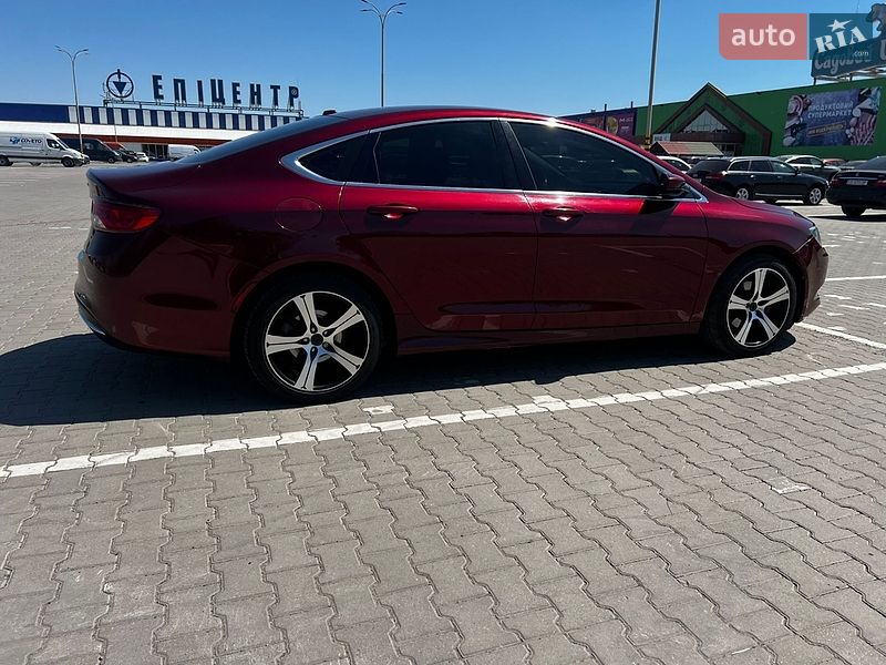 Седан Chrysler 200 2015 в Черновцах