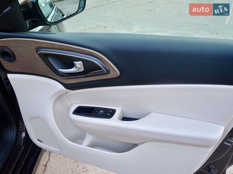 Седан Chrysler 200 2014 в Києві