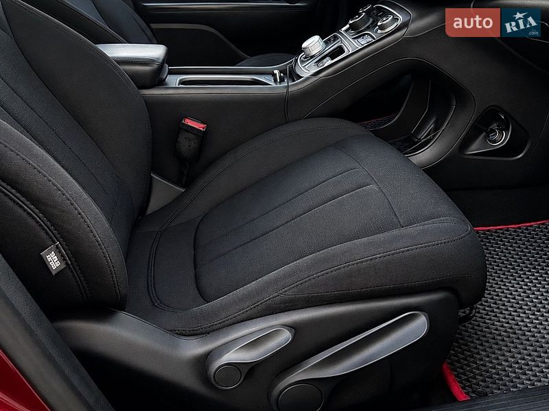 Седан Chrysler 200 2015 в Черновцах