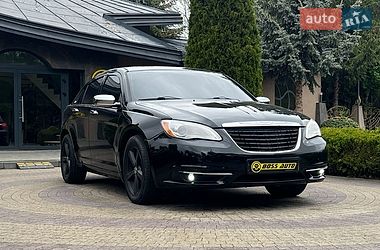 Седан Chrysler 200 2013 в Львове