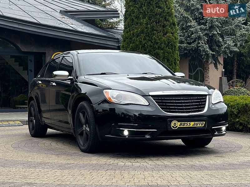 Седан Chrysler 200 2013 в Львове