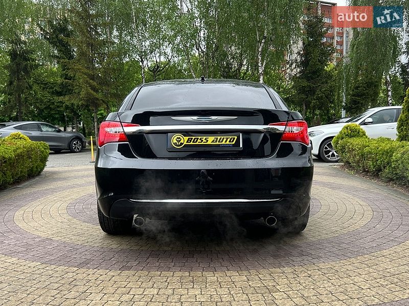 Седан Chrysler 200 2013 в Львове