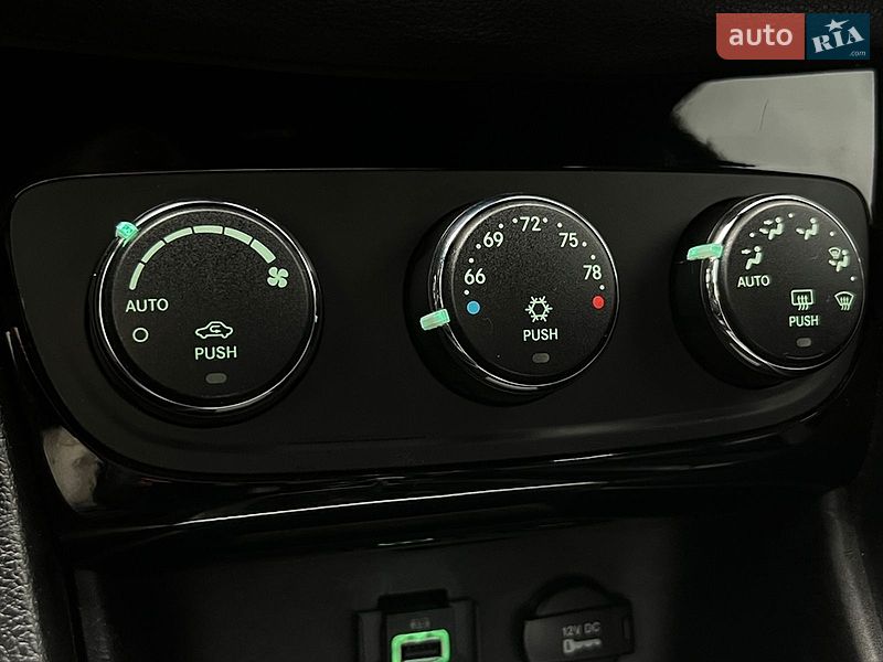 Седан Chrysler 200 2013 в Львове