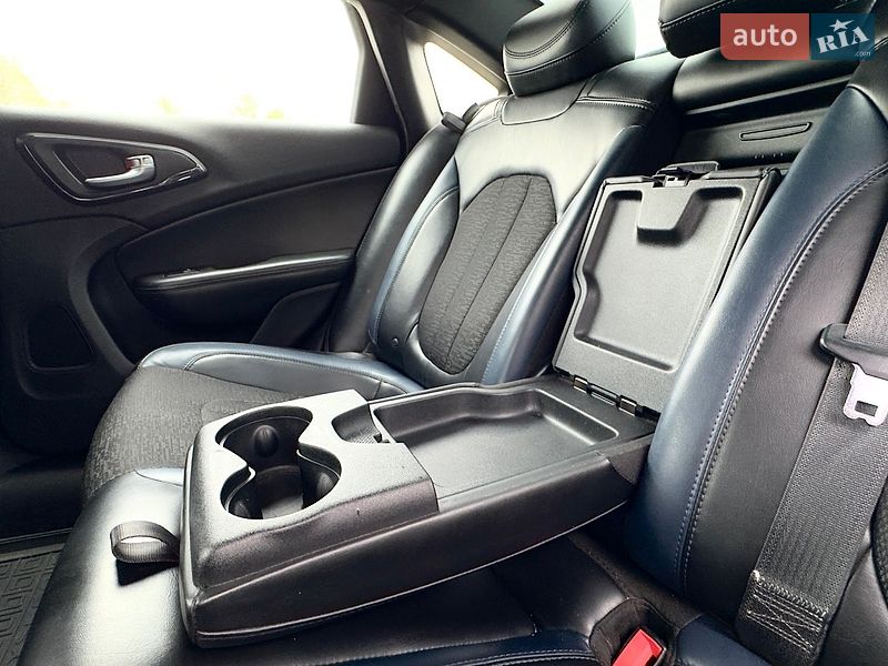 Седан Chrysler 200 2014 в Коломые