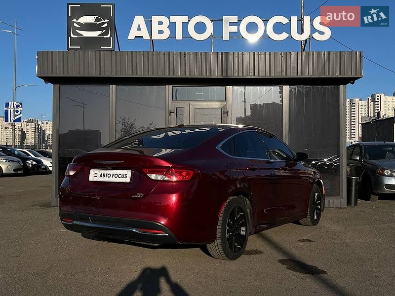 Седан Chrysler 200 2015 в Киеве