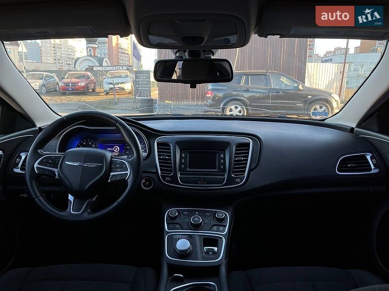 Седан Chrysler 200 2015 в Киеве