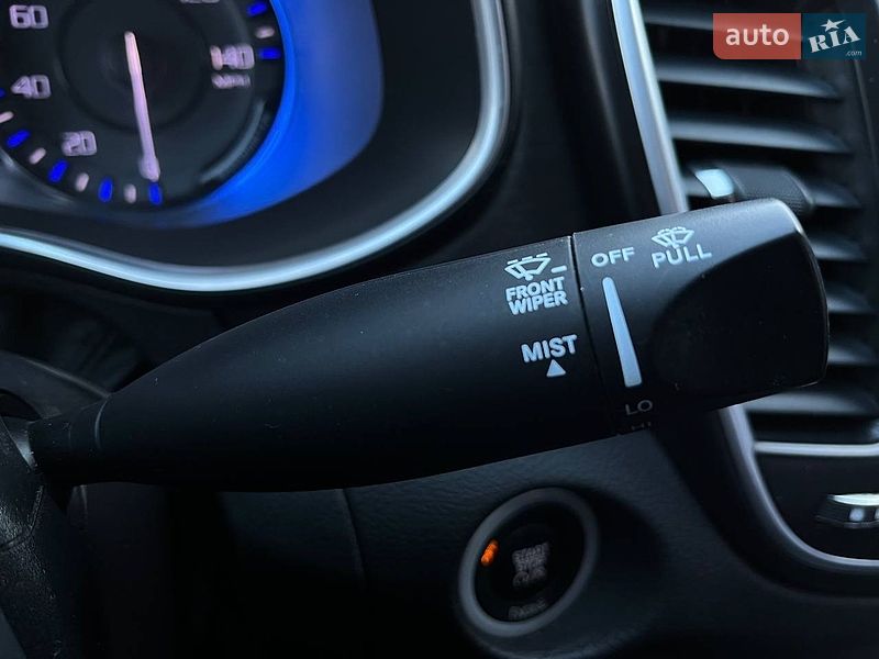 Седан Chrysler 200 2015 в Киеве