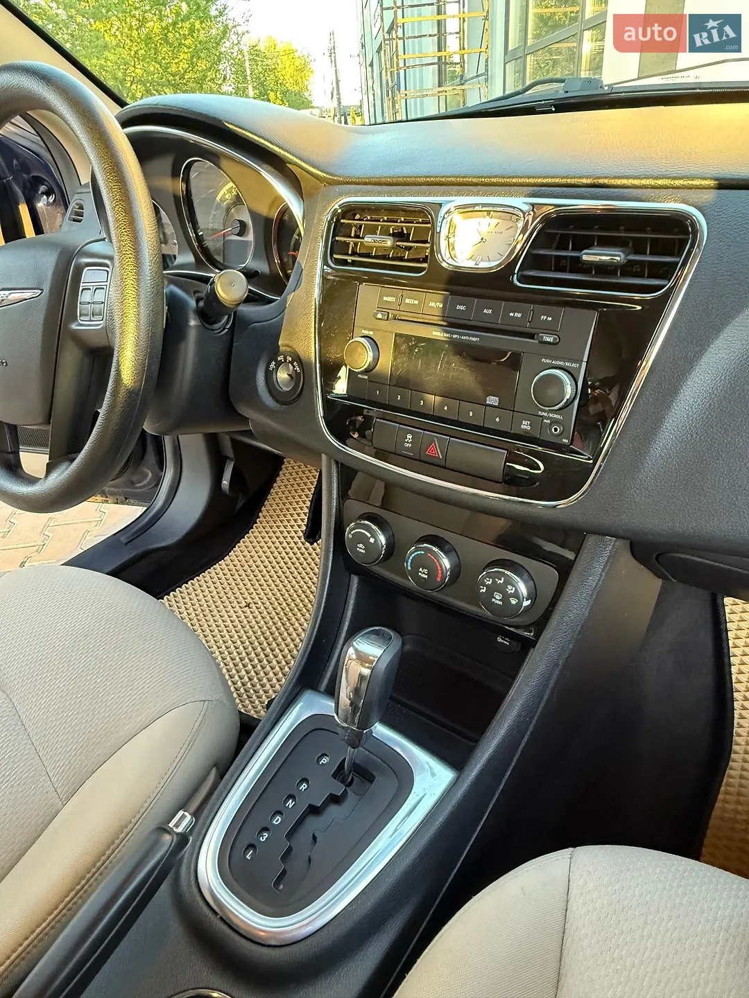 2013 Chrysler 200 - мініатюра 6