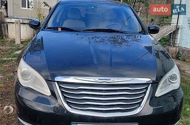 Седан Chrysler 200 2013 в Кагарлыке