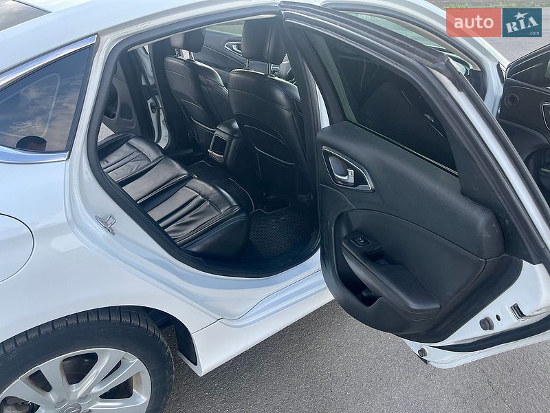 Седан Chrysler 200 2016 в Шепетівці