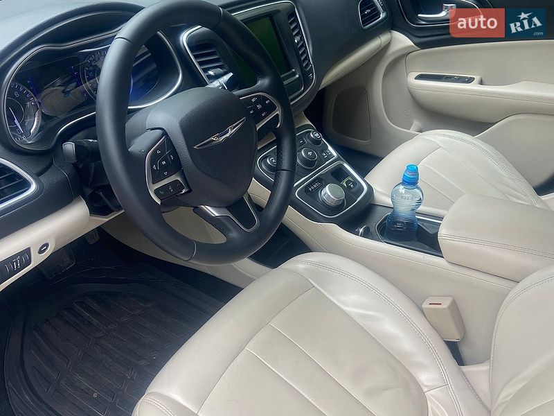 Седан Chrysler 200 2016 в Коростене