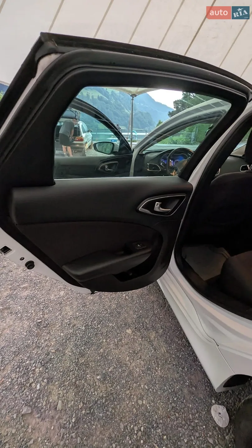 2015 Chrysler 200 - мініатюра 13