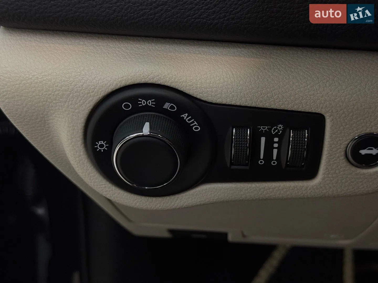 2016 Chrysler 200 - мініатюра 39