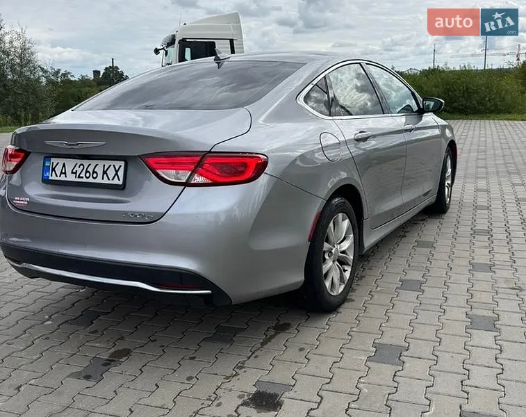 Chrysler 200