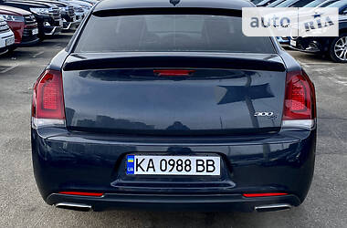 Седан Chrysler 300 S 2017 в Киеве
