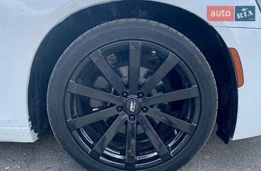 Седан Chrysler 300 S 2018 в 