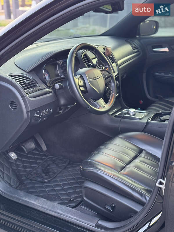 Седан Chrysler 300 S 2015 в Киеве