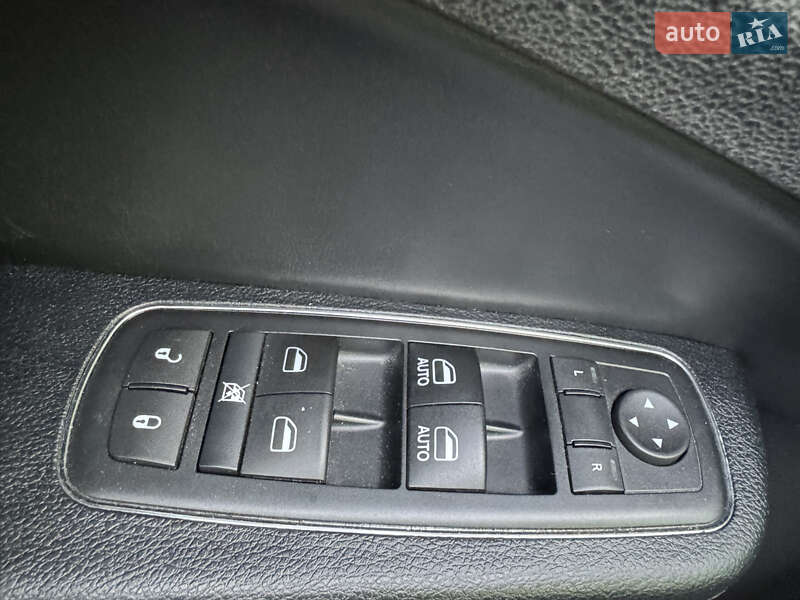 Седан Chrysler 300 S 2015 в Киеве