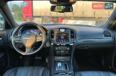 Седан Chrysler 300 S 2015 в 