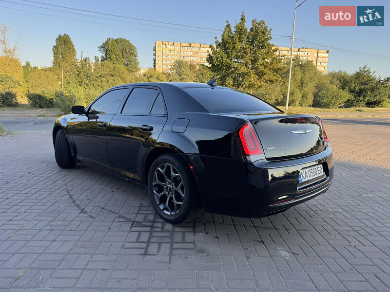 Седан Chrysler 300 S 2015 в Киеве