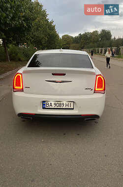 Седан Chrysler 300 S 2022 в 