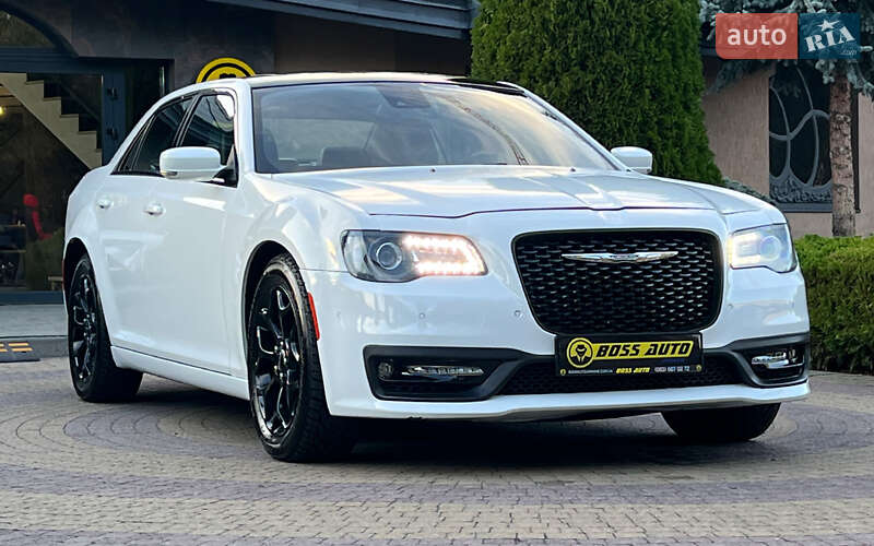 Седан Chrysler 300 S 2015 в 