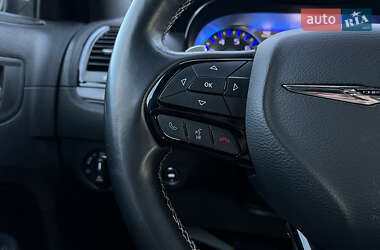 Седан Chrysler 300 S 2015 в 