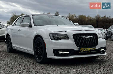 Седан Chrysler 300 S 2015 в Львове