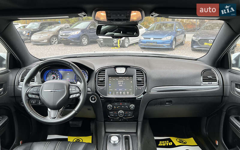 Седан Chrysler 300 S 2015 в Львові