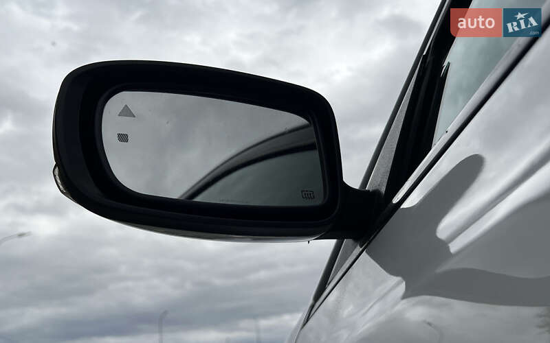 Седан Chrysler 300 S 2015 в Львові