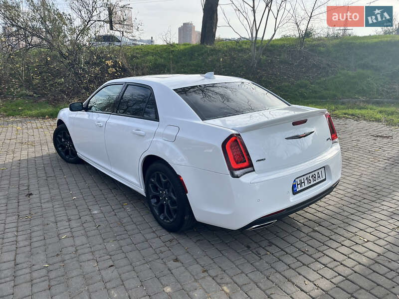 Седан Chrysler 300 S 2022 в Одесі