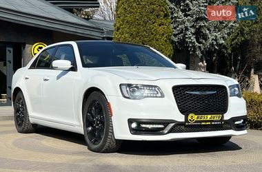 Седан Chrysler 300 S 2015 в Львові