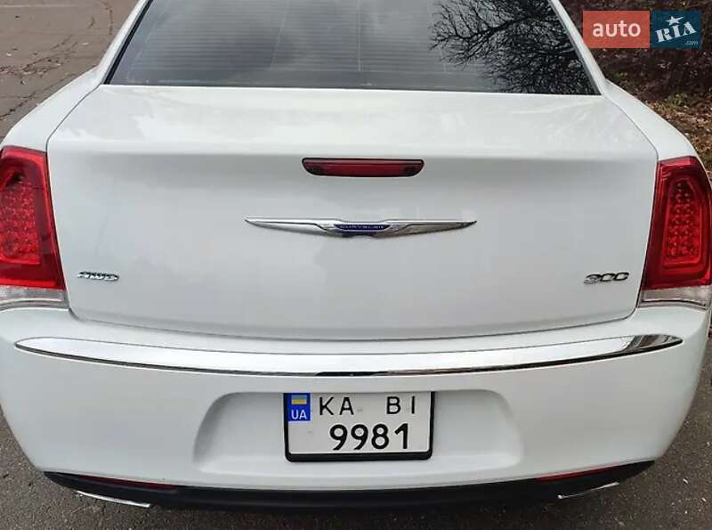 Седан Chrysler 300 2016 в Києві