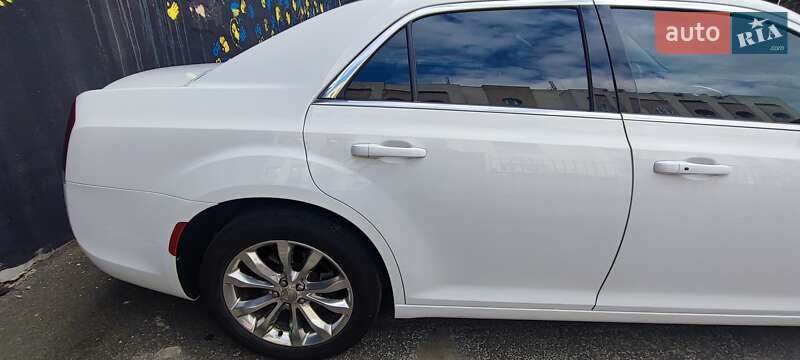 Седан Chrysler 300 2016 в Києві