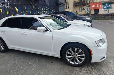 Седан Chrysler 300 2016 в Киеве