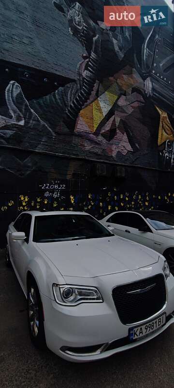 Седан Chrysler 300 2016 в Києві