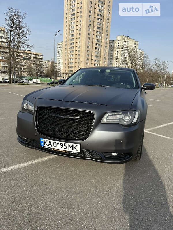 Седан Chrysler 300 2016 в Киеве
