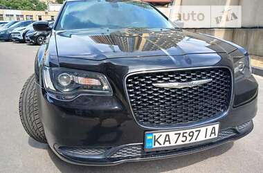 Седан Chrysler 300 2019 в Киеве