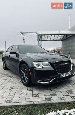 Седан Chrysler 300 2016 в Львові