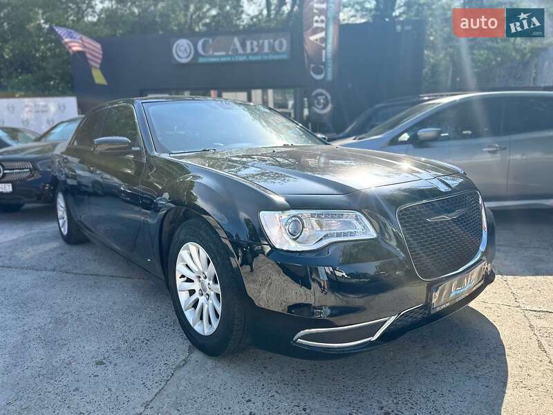 Позашляховик / Кросовер Chrysler 300 2014 в Чернівцях