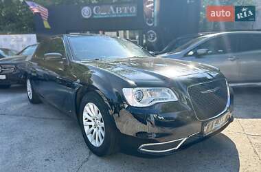 Позашляховик / Кросовер Chrysler 300 2014 в Чернівцях