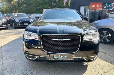 Позашляховик / Кросовер Chrysler 300 2014 в Чернівцях