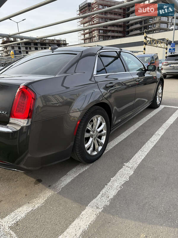 Седан Chrysler 300 2016 в Одессе