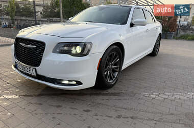 Седан Chrysler 300 2017 в Ковелі