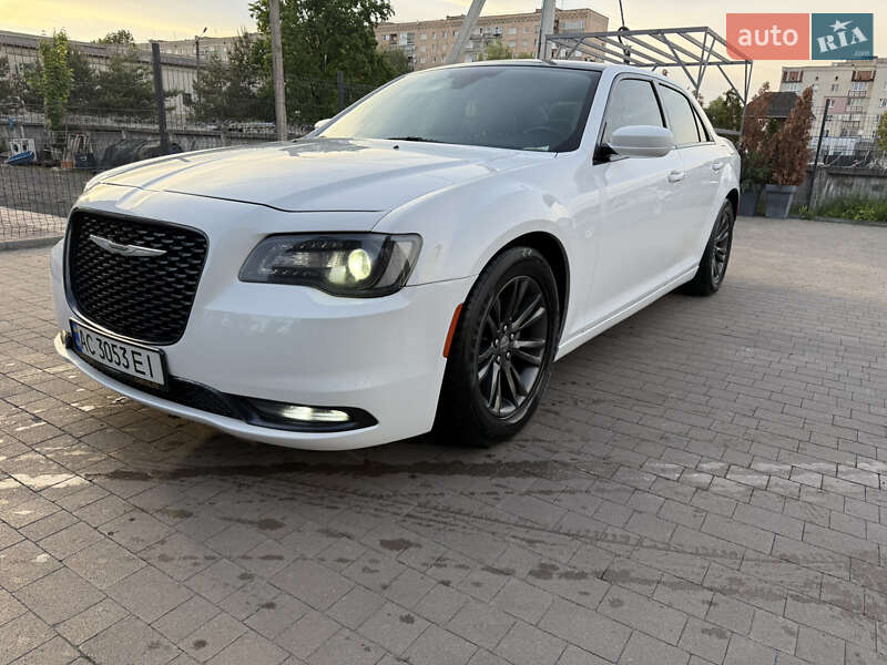 Седан Chrysler 300 2017 в Ковелі