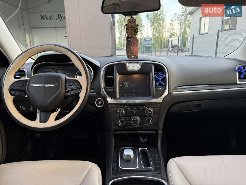 Седан Chrysler 300 2017 в Ковелі