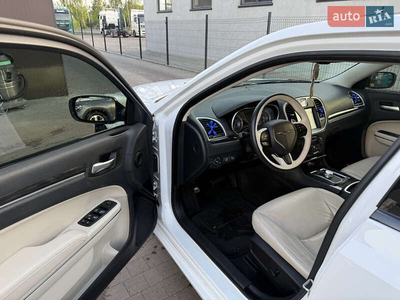 Седан Chrysler 300 2017 в Ковелі
