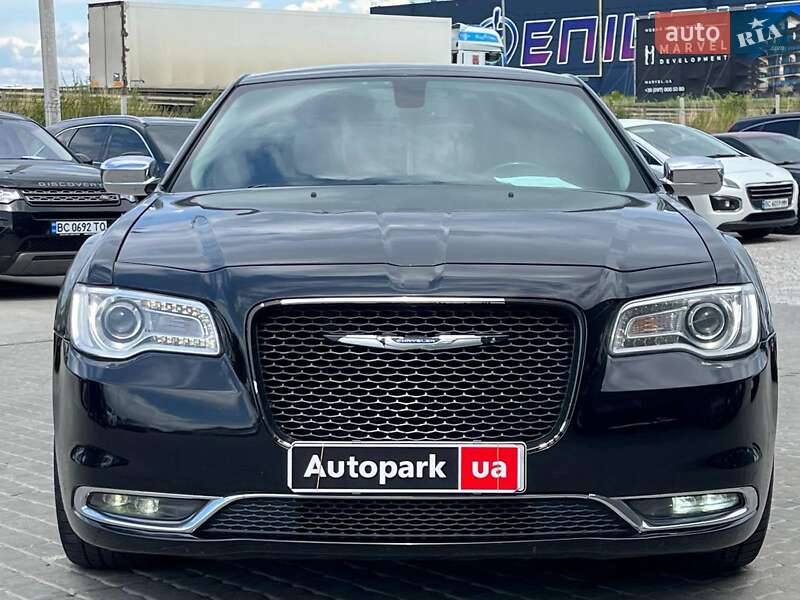 Седан Chrysler 300 2018 в Львове