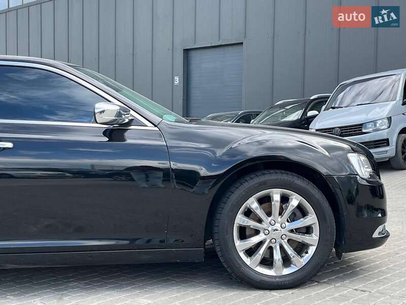 Седан Chrysler 300 2018 в Львове
